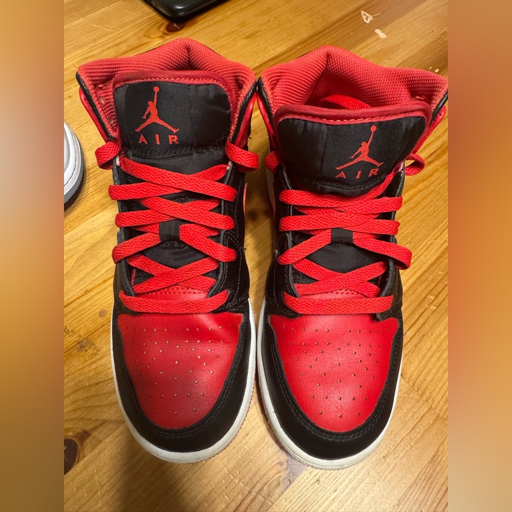 Nike Kids' Air Jordan 1 Mid SE